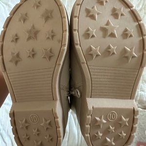 Toddler girls Size 10 Cat and Jack cream color boots
